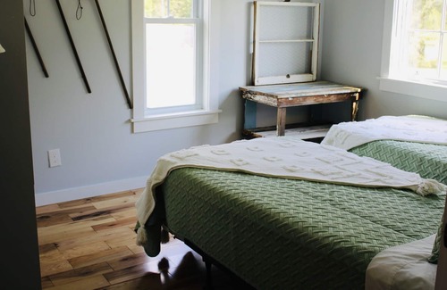 Dandridge Cottage | LakeView Farm with Smoky Mountain and lake views