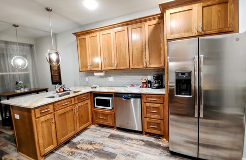 Mid America House | Lakeview Getaway A - Perfect for couples or families
