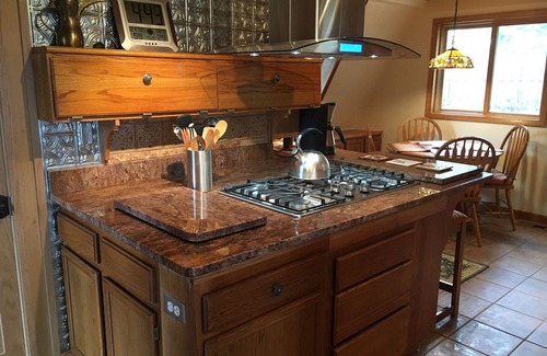 Nederland Cabin | Lakeview Lodge - Nederland Retreat - walk to town - best views around