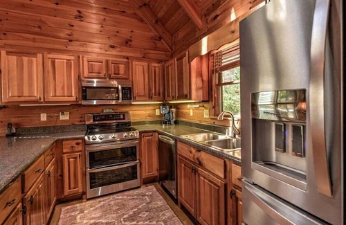 Necowa Cove Cabin | Lakeview Lodge- Pet Friendly | Mtn and Lake Views | Pool Table