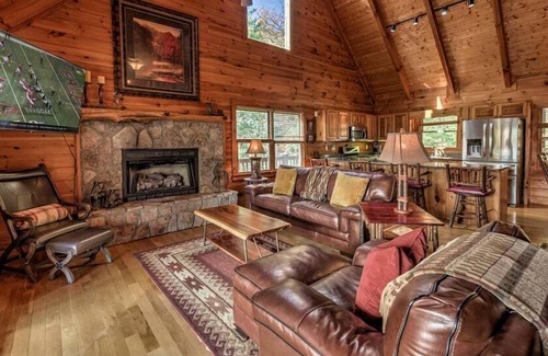 Necowa Cove Cabin | Lakeview Lodge- Pet Friendly | Mtn and Lake Views | Pool Table