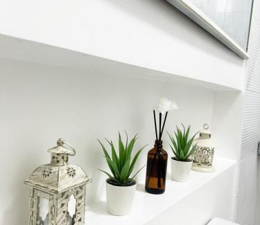 Lipa House | Lakeview Loft with Sunset Deck