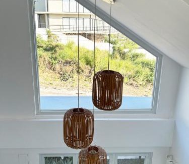 Lipa House | Lakeview Loft with Sunset Deck