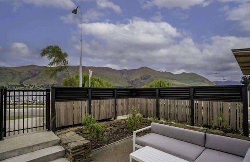 Wanaka Apartment | Lakeview Luxury 2 Bedroom Villa