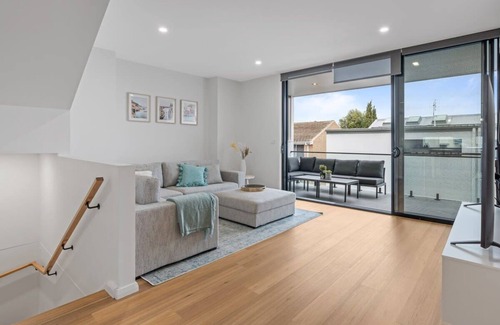 Speers Point House | Lakeview Luxury - Work from home spaces