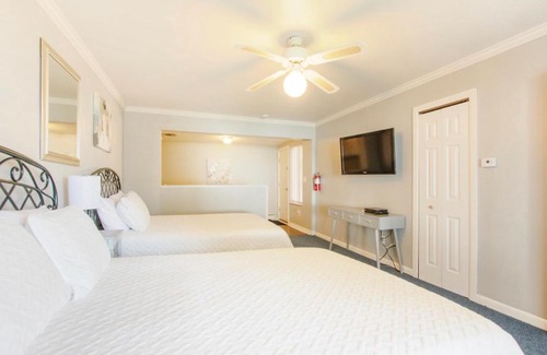 Anchorville Hotel | LakeView motel