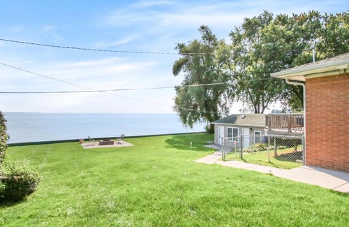 Anchorville Hotel | LakeView motel