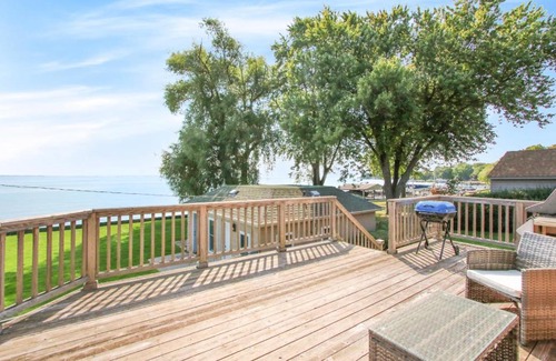 Anchorville Hotel | LakeView motel