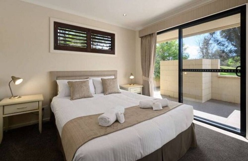 Lake Hume Village Condo | Lakeview Villa 2 bedrooms
