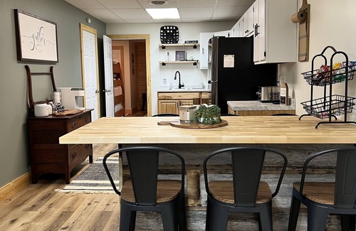Sullivan House | LakeWay II- 4 min from US-41 and Lake Sullivan