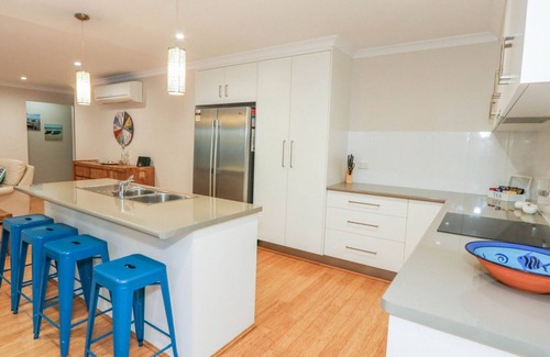 Agnes Water House | LALAPANZI holiday house - boat parking, pet friendly, on the beach