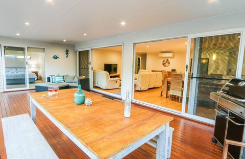 Agnes Water House | LALAPANZI holiday house - boat parking, pet friendly, on the beach