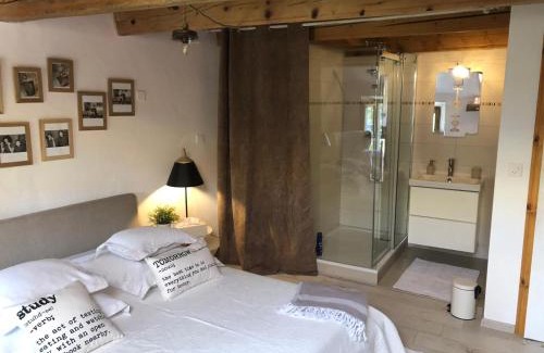 Auvernier Bed & Breakfast | LaMaisonRouge chambre d'hôtes