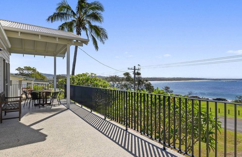 Woolgoolga House | Landi's on Pollack - stunning Headland position