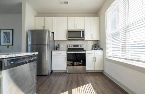 Charlotte Apartment | Landing | Amazing 1BD, Pool, Gym