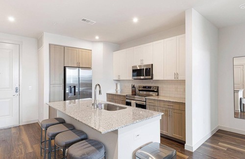 Fate Apartment | Landing | Amazing 2BD, Pool, Clubhouse