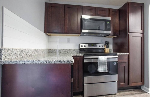 Fort Wayne Apartment | Landing | Amazing Studio, Gym, Pool