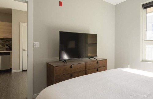 Newport Apartment | Landing at Aqua On The Levee - 1 Bedroom in Downtown Newport