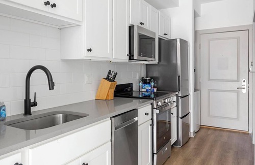 University City Apartment | Landing at Commons on Ludlow - 1 Bedroom in Uni.