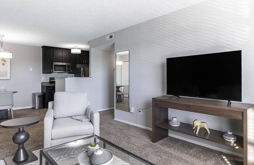 Lewis Center Apartment | Landing at Lake Club at Polaris - 1 Bedroom in Downtown Columbus