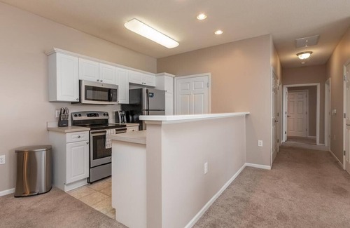 Columbus Apartment | Landing at Marble Cliff Commons - 2 Bedrooms in West Scioto