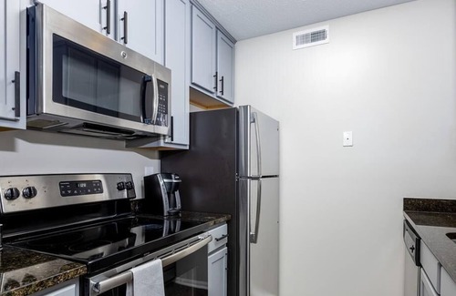 Lewis Center Apartment | Landing at Oak Creek at Polaris - 1 Bedroom in Downtown Columbus