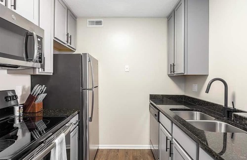 Lewis Center Apartment | Landing at Oak Creek at Polaris - 1 Bedroom in Downtown Columbus