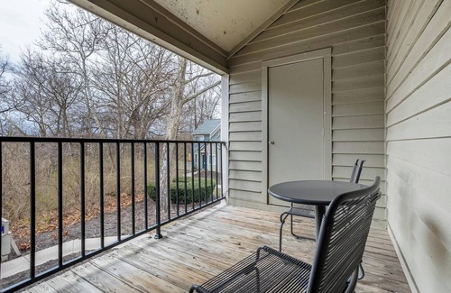 Indianapolis Apartment | Landing at Riverbend - 2 Bedrooms in Castleton