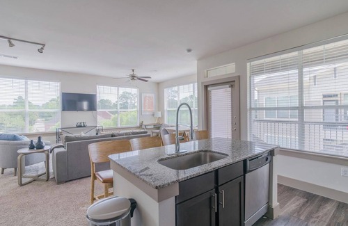 Spring Apartment | Landing at The Grayson - 2 Bedrooms in Cypressdale