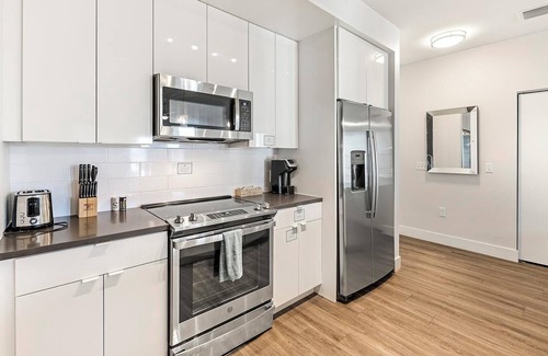 Port Tampa City Apartment | Landing at The Pointe on Westshore - 2 Bedrooms.