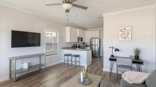 Huntsville Apartment | Landing at The Cottages at Oak Grove Dairy - Huntsville