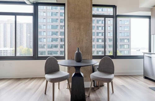 Baileys Crossroads Apartment | Landing at Three Collective - 1 Bedroom in Fall.