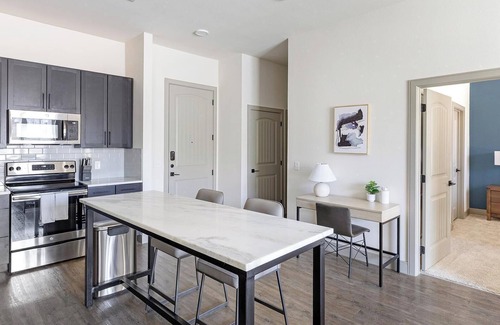 Denton Apartment | Landing at Village at Rayzor Ranch - 2 Bedrooms.