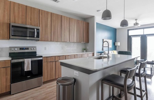 Buda Apartment | Landing | Beautiful 1BD in Brooks Crossing