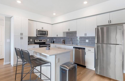 Townsite Apartment | Landing | Beautiful 1BD, Rooftop Lounge, Pool