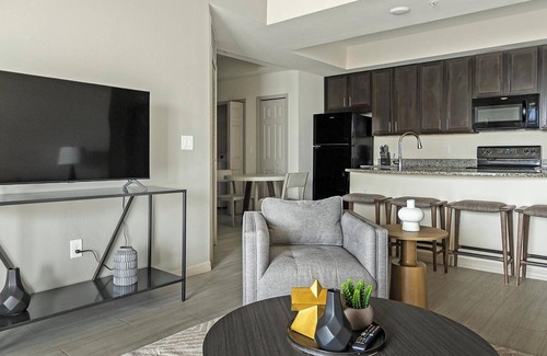 Eastwood Village Apartment | Landing | Beautiful 2BD, Clubhouse, Tennis Court