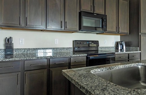 Eastwood Village Apartment | Landing | Beautiful 2BD, Clubhouse, Tennis Court