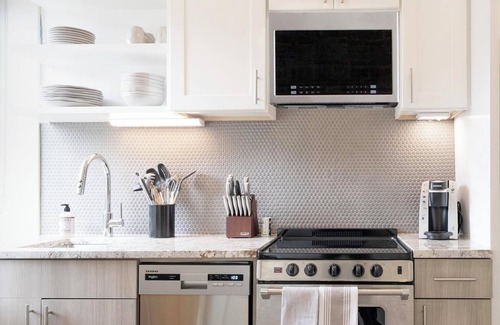 Eureka Apartment | Landing | Beautiful 2BD, Gym, Clubhouse