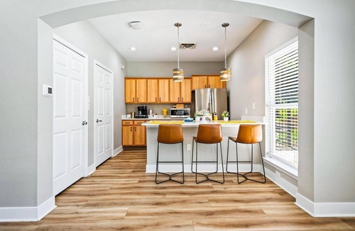 Eureka Apartment | Landing | Beautiful 2BD, Gym, Clubhouse