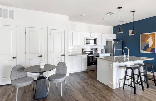 Venus Apartment | Landing | Beautiful 2BD, Gym, Pool