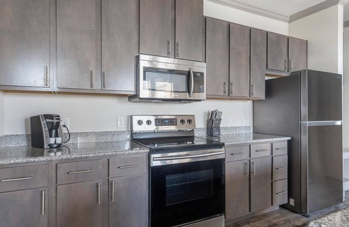 Manor Apartment | Landing | Chic 1BD, Clubhouse, Courtyard