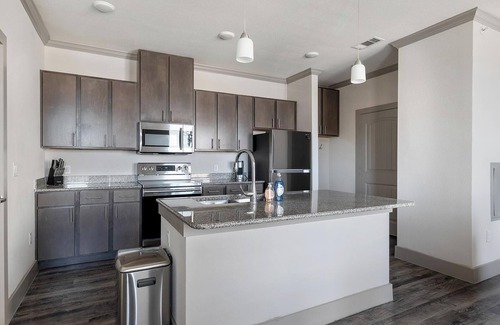 Manor Apartment | Landing | Chic 1BD, Courtyard, Gym