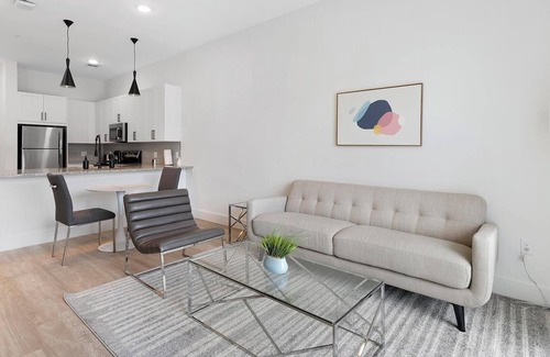 Denton Apartment | Landing | Chic 1BD, Gym