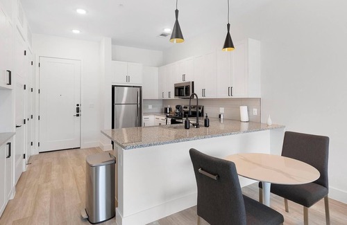 Denton Apartment | Landing | Chic 1BD, Gym