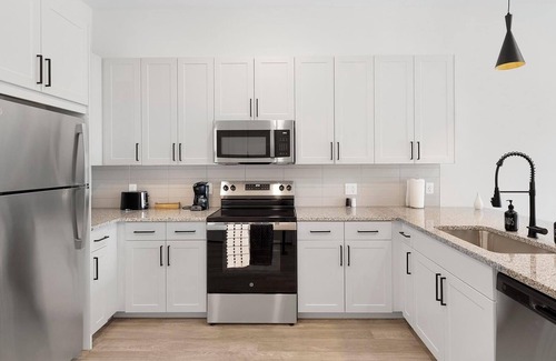 Denton Apartment | Landing | Chic 1BD, Gym