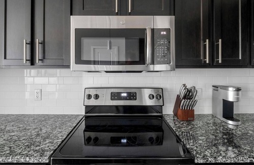 Summerville Apartment | Landing | Chic 1BD, Pool, Gym