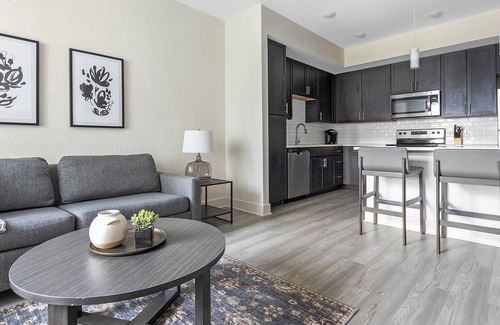 Palmetto Apartment | Landing | Chic 1BD, Pool, Gym