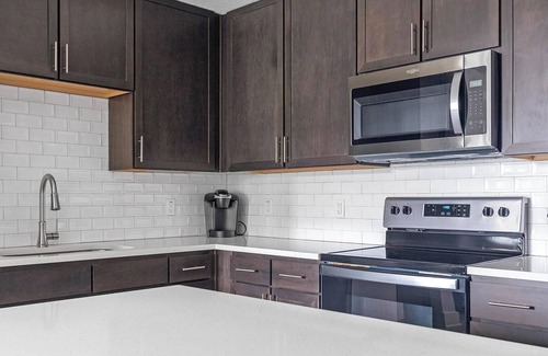 Palmetto Apartment | Landing | Chic 1BD, Pool, Gym