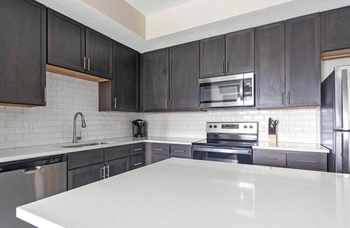 Palmetto Apartment | Landing | Chic 1BD, Pool, Gym