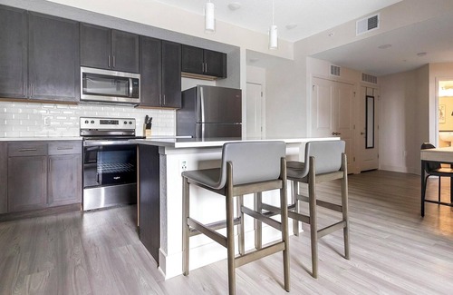 Palmetto Apartment | Landing | Chic 1BD, Pool, Gym